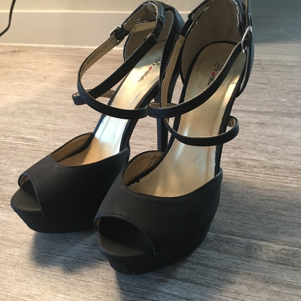 Heels - Picture 4 of 4